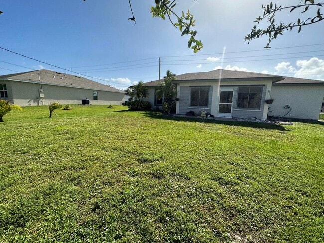 707 NW Floresta Dr in Port St. Lucie, FL - Building Photo - Building Photo