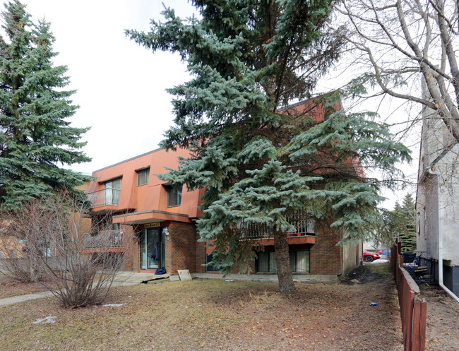 9928 79th Ave NW in Edmonton, AB - Building Photo - Primary Photo