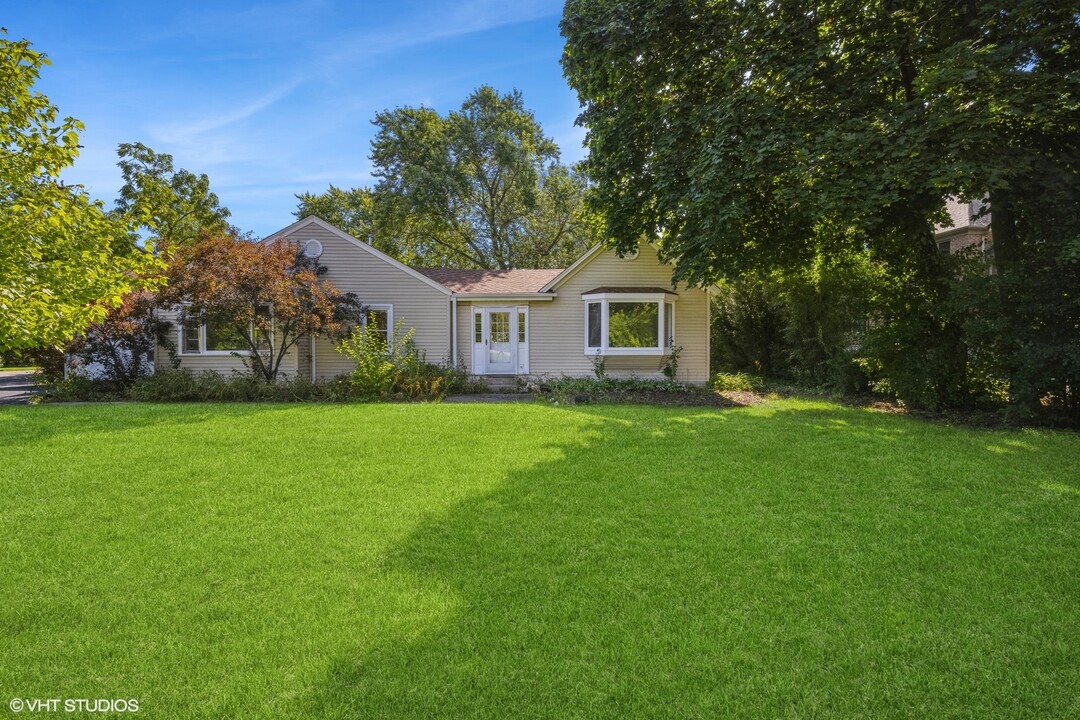 715 Greenwood Rd in Glenview, IL - Building Photo