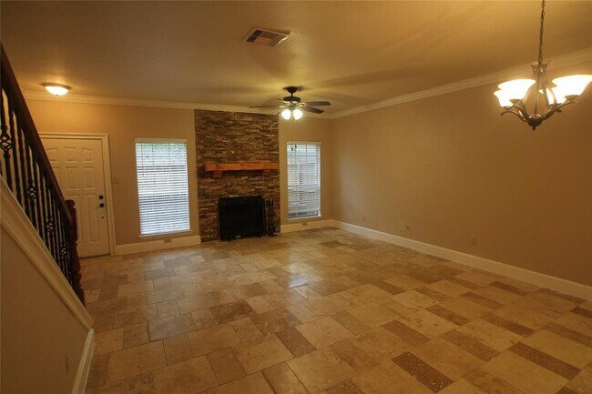 17627 Red Oak Dr in Houston, TX - Building Photo - Building Photo