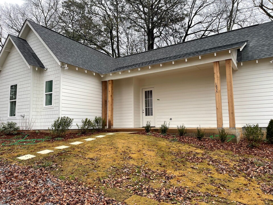 1257 Frederick Rd in Opelika, AL - Building Photo