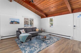 84 Oak St in South Kingstown, RI - Building Photo - Building Photo