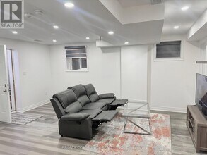 1 Keywood St in Ajax, ON - Building Photo - Building Photo