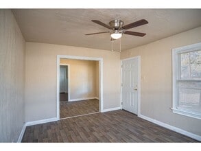 2242 Burnet St in San Antonio, TX - Building Photo - Building Photo