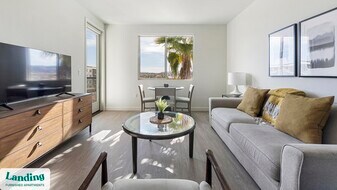 9235 W Russell Rd in Las Vegas, NV - Building Photo