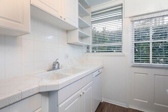 330 Rosemont St in San Diego, CA - Building Photo - Building Photo