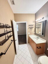 2429 NW 31st Ct in Oakland Park, FL - Building Photo - Building Photo