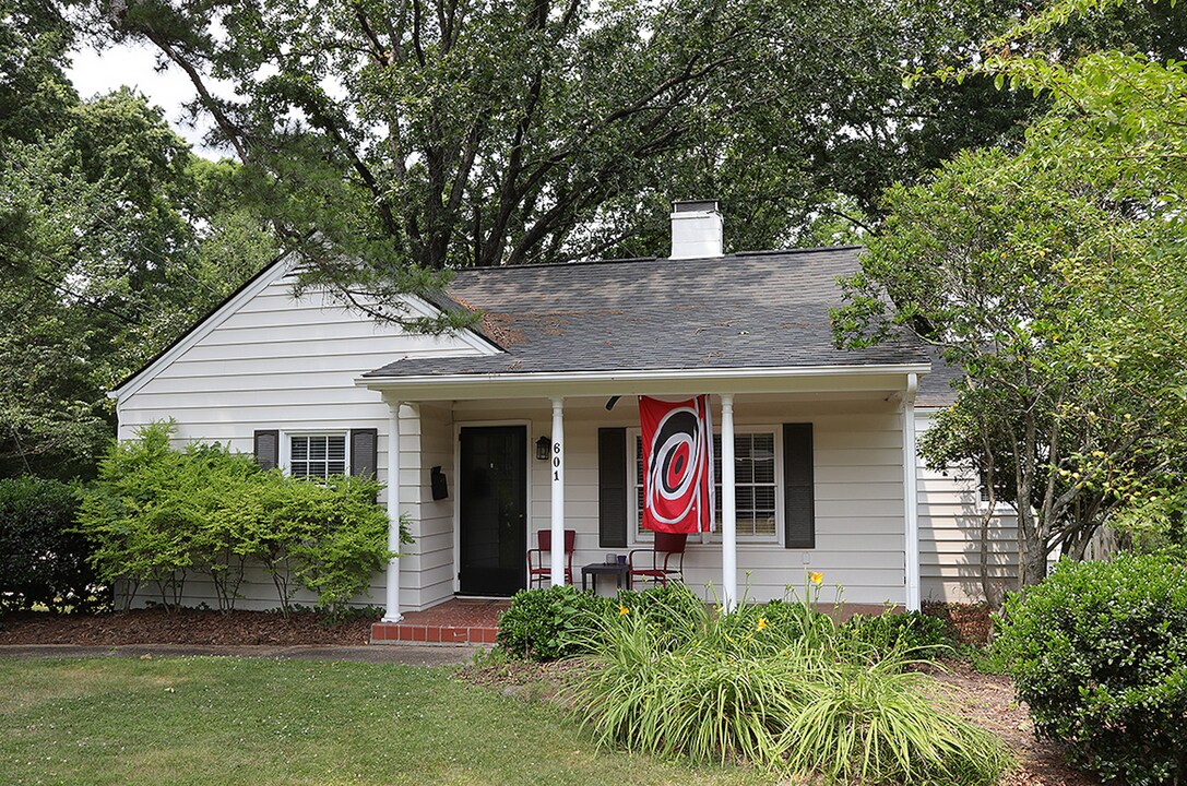 601 Dixie Trail in Raleigh, NC - Building Photo