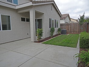 1674 Grey Bunny Dr in Roseville, CA - Building Photo - Building Photo