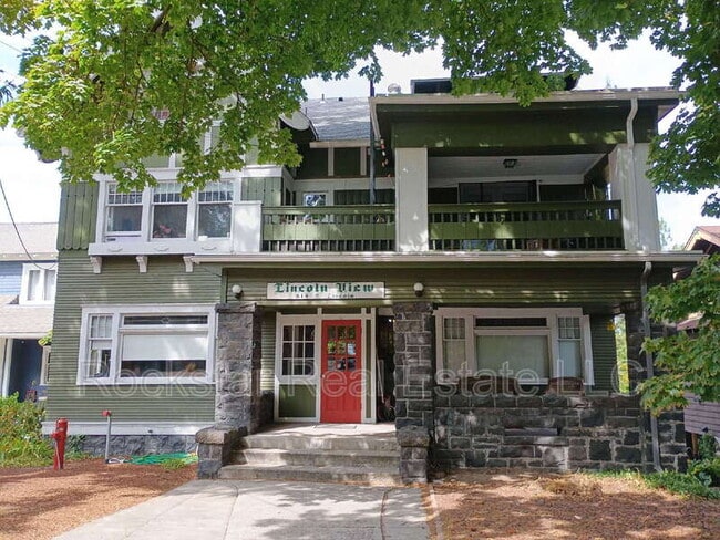 property at 814 S Lincoln St