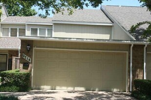 2714 Creekwood Ct in Carrollton, TX - Building Photo