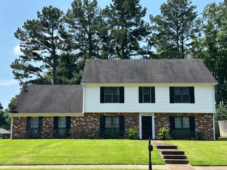 7923 Neshoba Rd in Germantown, TN - Building Photo