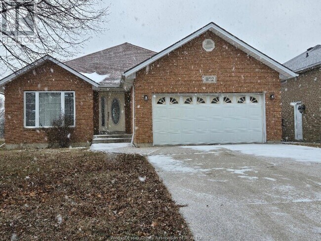 882 Hacienda Ct