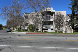 Regency At The Park in Burbank, CA - Building Photo - Building Photo