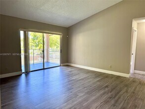 10420 SW 158th Ct in Miami, FL - Foto de edificio - Building Photo