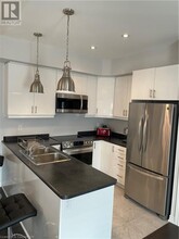 21 Madonna Dr in Hamilton, ON - Building Photo - Building Photo