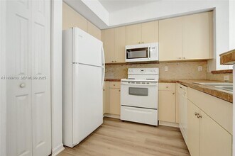 11050 SW 196th St in Miami, FL - Building Photo - Building Photo