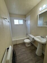 1108 Neff St, Unit 2 in Denton, TX - Foto de edificio - Building Photo