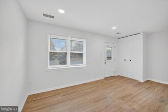 224 Moore Dr in Berryville, VA - Foto de edificio - Building Photo