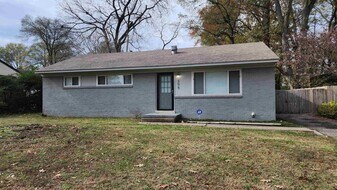 395 Mineral Rd in Memphis, TN - Building Photo