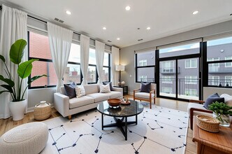 2 S Leavitt St in Chicago, IL - Building Photo - Building Photo