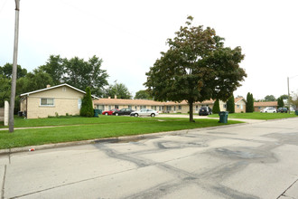 Balfour Apartments (Renewed Investments I ... in Lincoln Park, MI - Building Photo - Building Photo