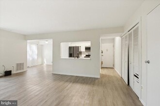 1714 Country Mill Dr in East Windsor, NJ - Building Photo - Building Photo