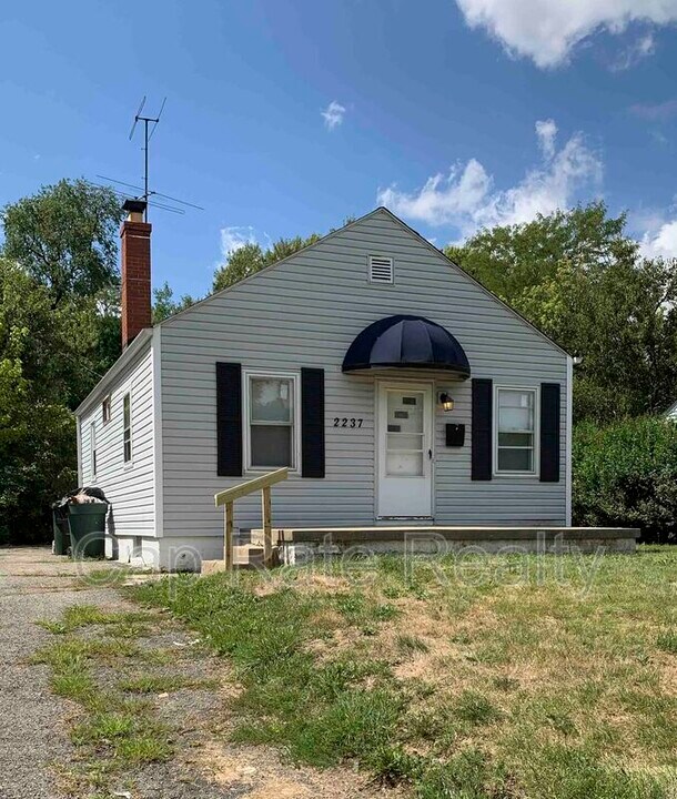 2237 Parkwood Ave in Columbus, OH - Foto de edificio