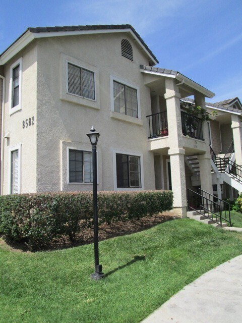 8582 Summerdale Rd in San Diego, CA - Building Photo