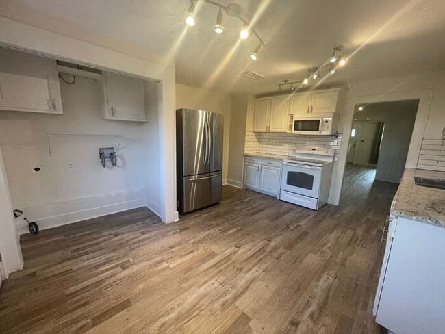 property at 3320 W 5th St