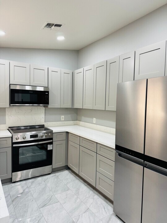 9039 N 53rd Ave in Glendale, AZ - Building Photo