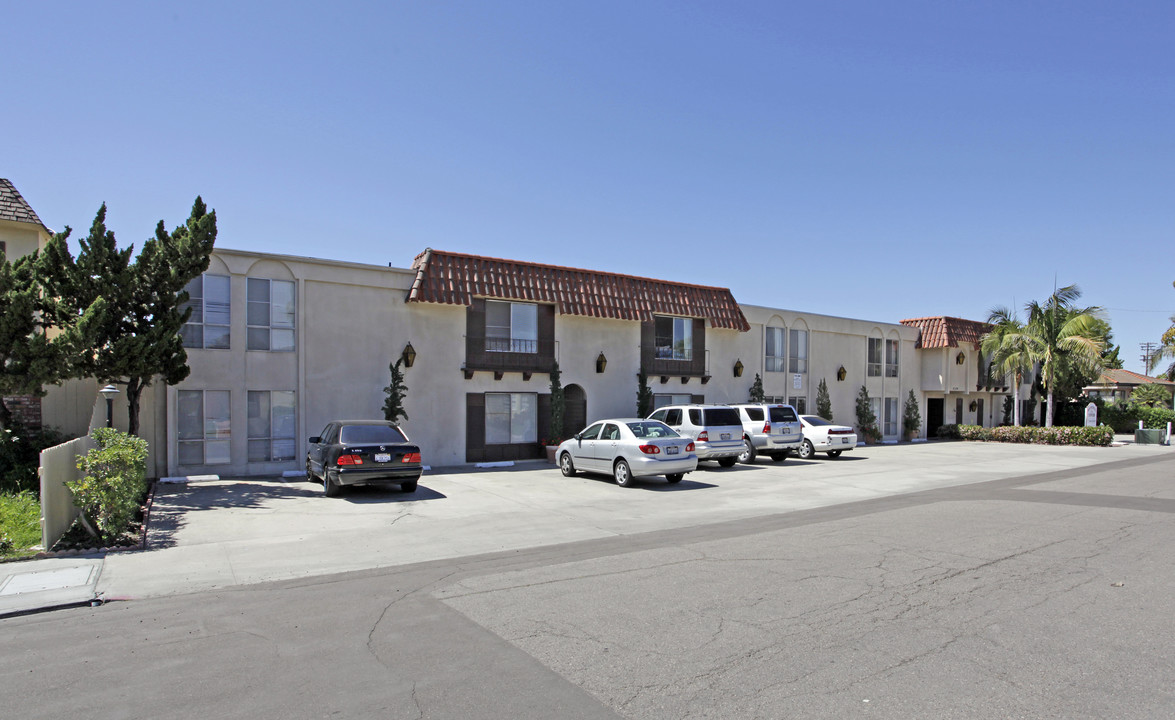 Winona Towers in San Diego, CA - Building Photo