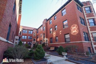 1312 Oak Ave, Unit M04H in Evanston, IL - Building Photo