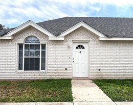 4 La Mancha Dr in Edinburg, TX - Building Photo