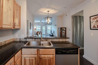 6810 Deatonhill Dr in Austin, TX - Building Photo - Building Photo