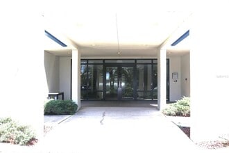 2333 Feather Sound Dr in Clearwater, FL - Building Photo - Building Photo