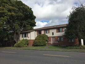 5902-5920 SE Milwaukie Ave in Portland, OR - Building Photo