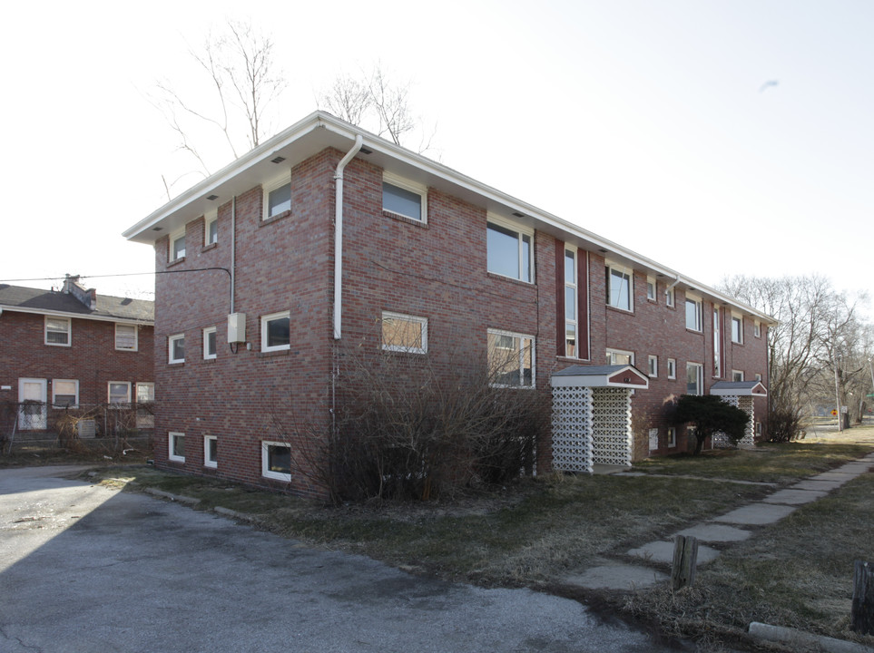 Silverado Apartments in Omaha, NE - Building Photo