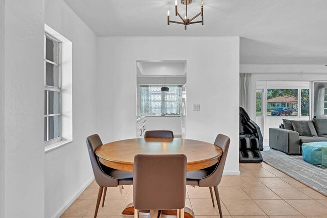 313 NW 42nd St in Boca Raton, FL - Building Photo - Building Photo