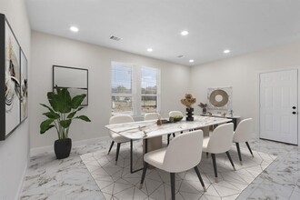 155 County Rd 3372 in Cleveland, TX - Foto de edificio - Building Photo