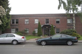 Broadway Apartments in Vancouver, WA - Building Photo - Building Photo