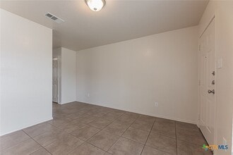 2406 Waterfall Dr in Killeen, TX - Foto de edificio - Building Photo