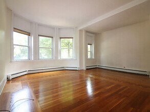 18 Gibbs St, Unit 11 in Brookline, MA - Building Photo - Building Photo