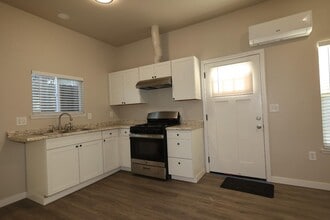 1461 N Ferger Ave in Fresno, CA - Building Photo - Building Photo