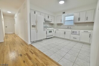 23 Kearny St-Unit -1 in Newark, NJ - Building Photo - Building Photo