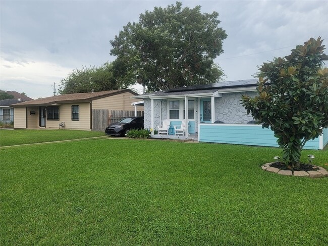 5712 Borden Ave in Galveston, TX - Foto de edificio - Building Photo