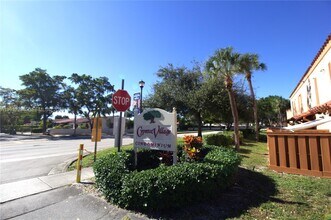 7155 Miami Lakes Dr in Miami Lakes, FL - Building Photo - Building Photo