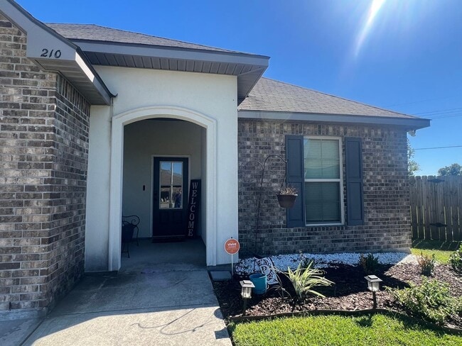 210 St Fazzio St in Youngsville, LA - Building Photo - Building Photo