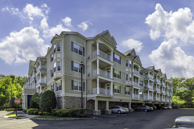 Windsor Court in Rochelle Park, NJ - Building Photo - Building Photo