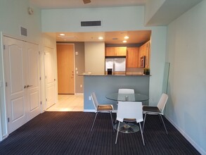 16 W Encanto Blvd, Unit 511 in Phoenix, AZ - Building Photo - Building Photo